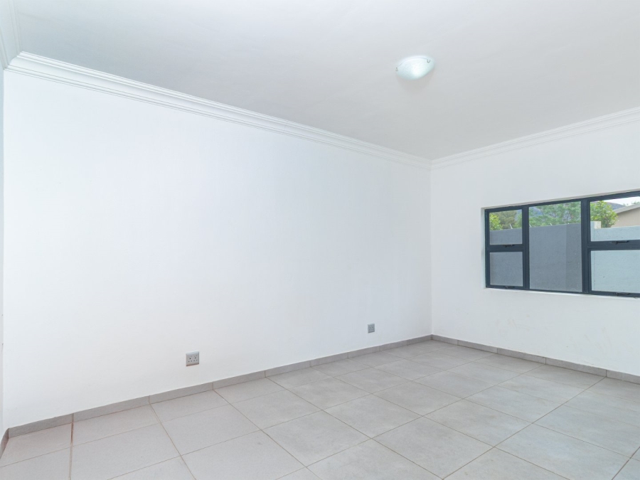 6 Bedroom Property for Sale in Gateway Manor North West